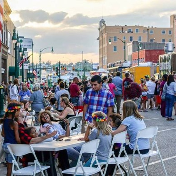 Downtown Grove offers quaint small-town charm with boutique shops, antique stores, and local cafes, as well as year-round festivals and events. 