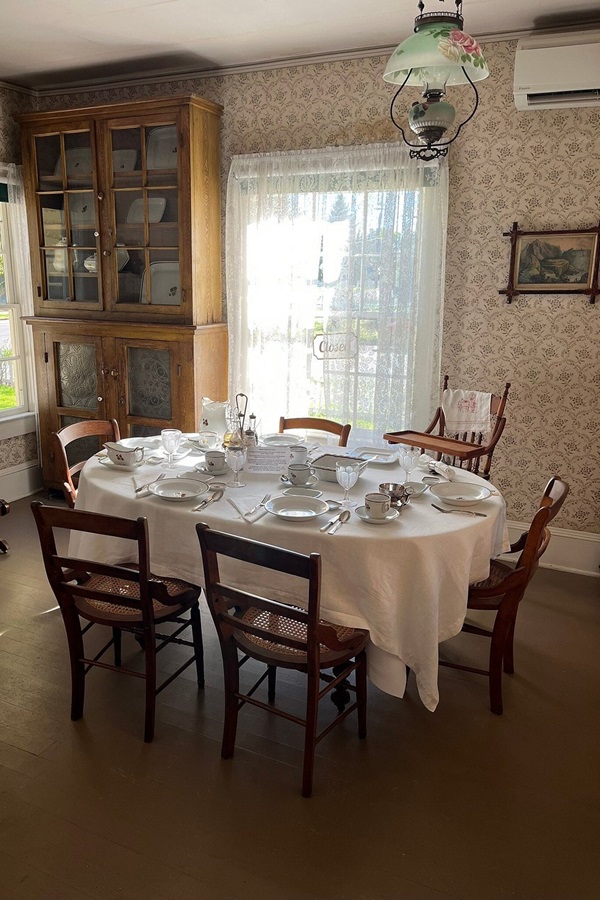 Hoover-Minthorn House Museum - Display Image