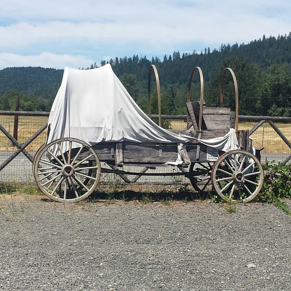 Applegate Trail Interpretive Center offers exhibits and outdoor displays that tell the story of pioneers traveling the Applegate Trail, including wagons, tools, and interpretive signage. 