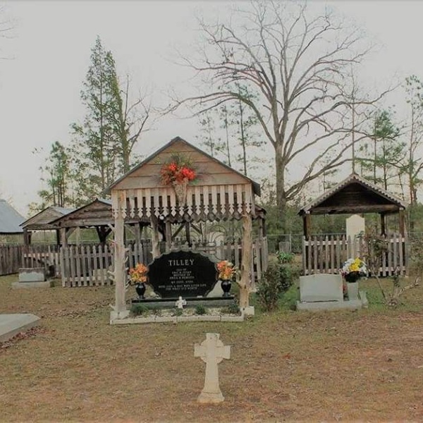 The cemetery is best known for its rare “grave houses,” small wooden, house-like structures built over graves, which make it one of the most unusual cemeteries in the United States. 