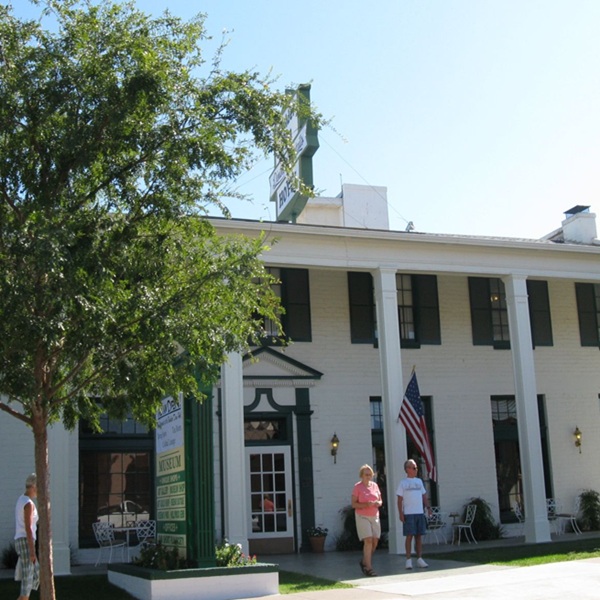 The town was carefully designed with a grid layout, parks, and civic buildings, reflecting early 20th-century planning ideals for worker communities. 