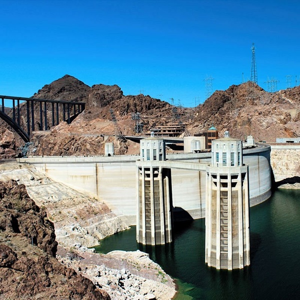 The dam features distinctive Art Deco design elements, including decorative towers, terrazzo floors, and sculptures such as the “Winged Figures of the Republic.”