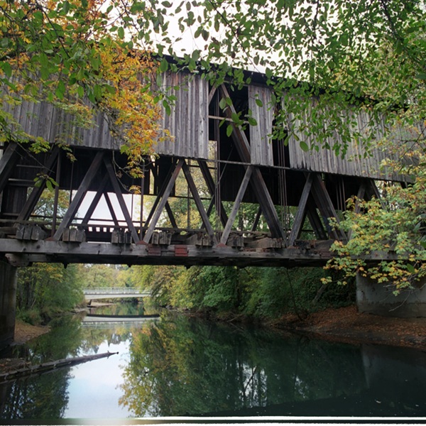 The bridge was used for railroad operations from 1925 until about 1951, when the associated sawmill ceased operations, and the railroad line was abandoned. 