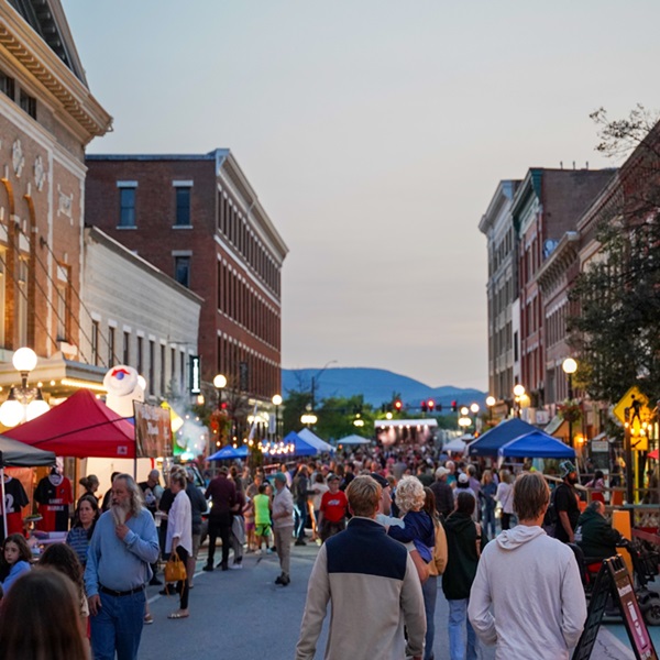 Rutland hosts various annual events and festivals, such as the Vermont State Fair, Winterfest, and Art in the Park, celebrating local culture and community spirit. Downtown 