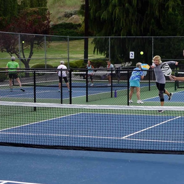 The park occasionally hosts local tennis tournaments or friendly competitions, allowing players to engage in more competitive play while enjoying the park’s courts. 