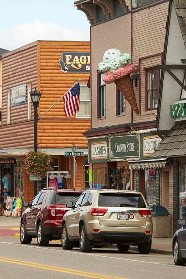 Eagle River Area Chamber of Commerce  - Display Image