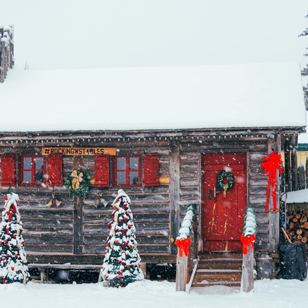 Rocking W Stables operates seasonally, allowing visitors to experience the changing seasons in the Northwoods. 
