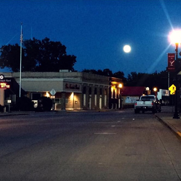 Visitors can stroll along Necedah’s streets, explore local galleries and antique stores, and sample regional cuisine at restaurants serving home-cooked meals and comfort food. 