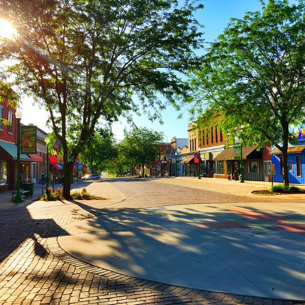 Ashland offers a welcoming small-town vibe, with a historic downtown area that features unique shops, local restaurants, and preserved architecture. 