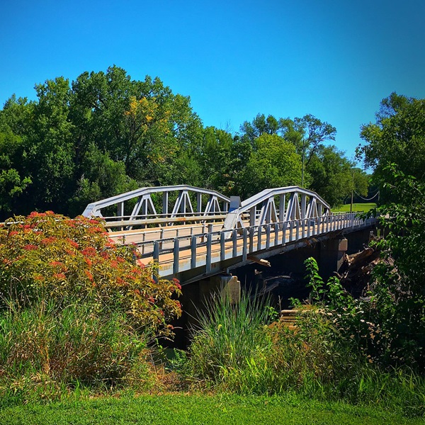 A major attraction near Ashland, this state park provides a variety of outdoor activities, including hiking, fishing, and camping. 