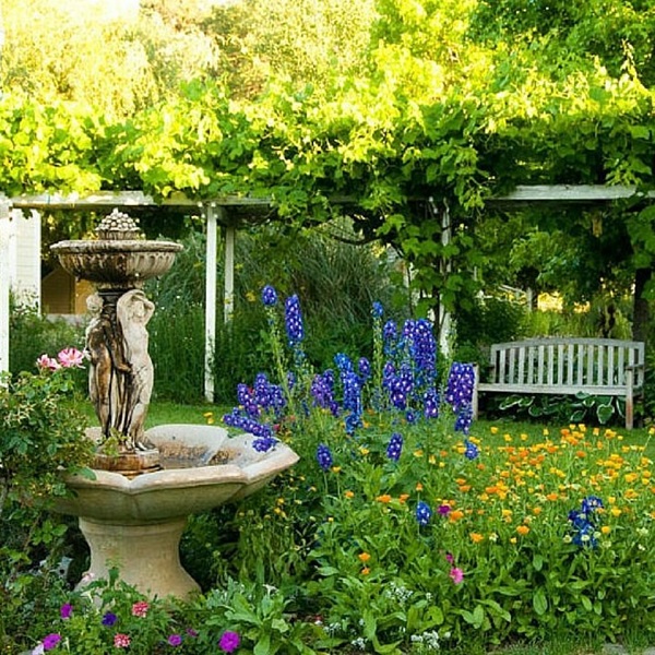 The resort is set in lush, landscaped gardens with serene walking paths, offering guests a tranquil environment to unwind and enjoy. 
