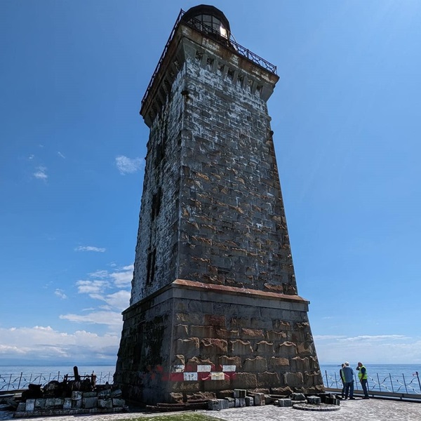 The Del Norte County Historical Society oversees the museum and Del Norte County’s two lighthouses, the Battery Point Lighthouse and the St. George Reef Lighthouse, whose Fresnel lens is housed in the museum. 