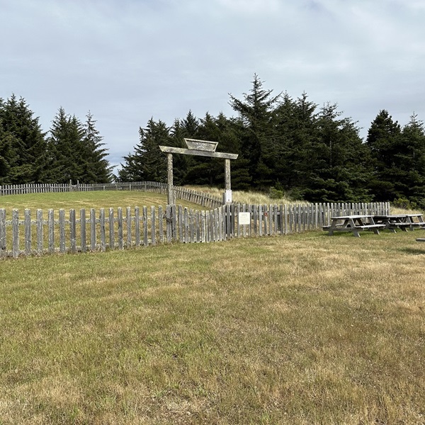 Large ceremonial gatherings, such as the annual World Renewal Ceremony, were held at Yontocket, bringing together tribes from the region to ensure balance and prosperity for the coming year. 