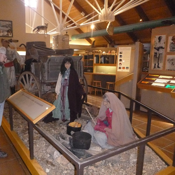 The park features an interpretive center that provides information about the Trail of Tears and its impact on Native American tribes. 