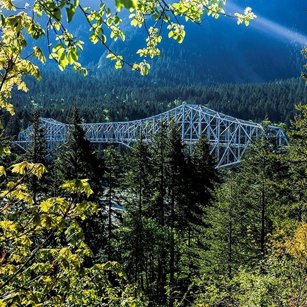 Bridge of the Gods is a steel cantilever truss bridge that spans the Columbia River, linking Stevenson, Washington, with Cascade Locks, Oregon, and is one of the most recognizable crossings in the Columbia River Gorge. 