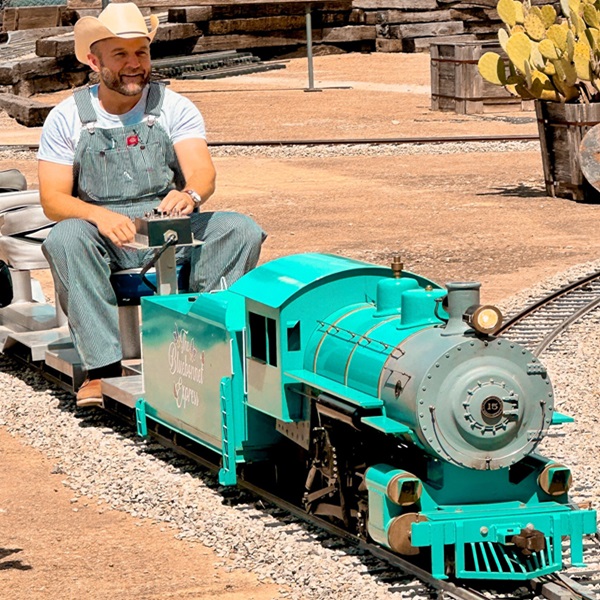 Martin & Frances Lehnis Railroad Museum has railroad memorabilia, a model train, mini-train rides, a historic depot, a great place for families or history buffs. 