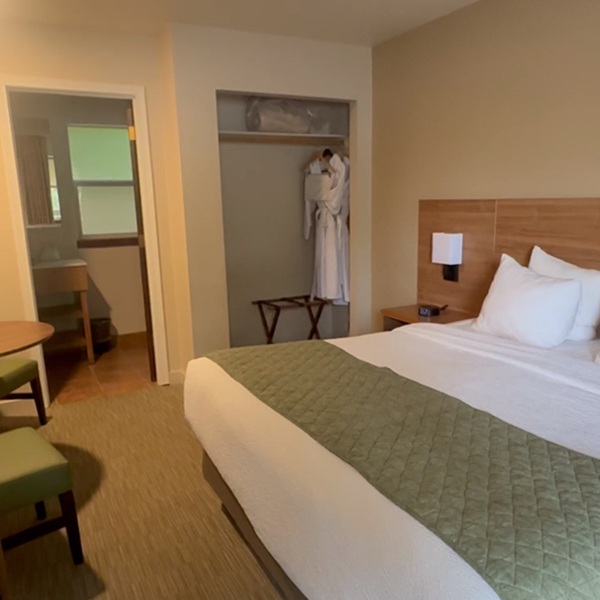 The resort combines lodging, dining, golf, and spa facilities on one property, and accommodations range from historic guest rooms to more modern lodge-style rooms.