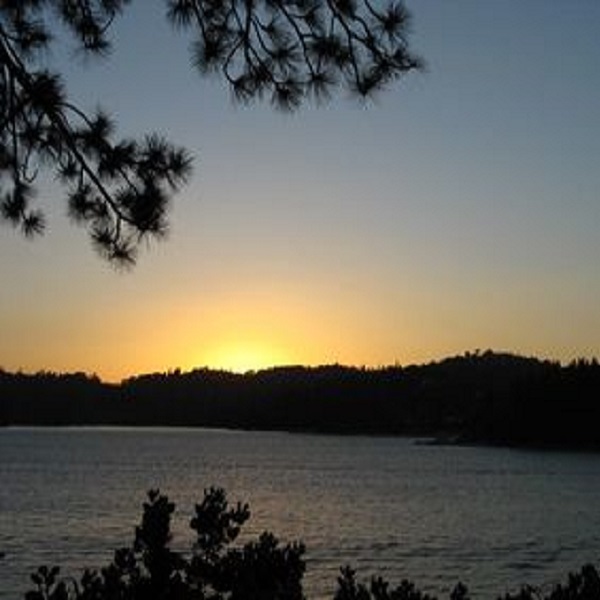 Seven communities surrounding the reservoir are collectively known as Lake Arrowhead. 