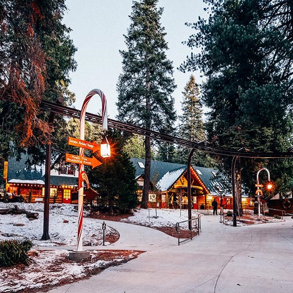 SkyPark Santa’s Village was the first of its namesakes built in the United States. It has been reopened since 2016. 