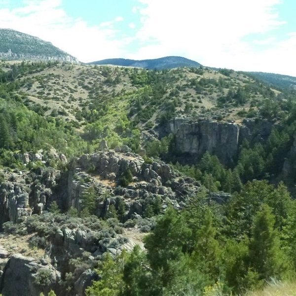 The town is a hub for outdoor recreation, attracting climbers, cyclists, anglers, and hikers to its dramatic landscapes. 