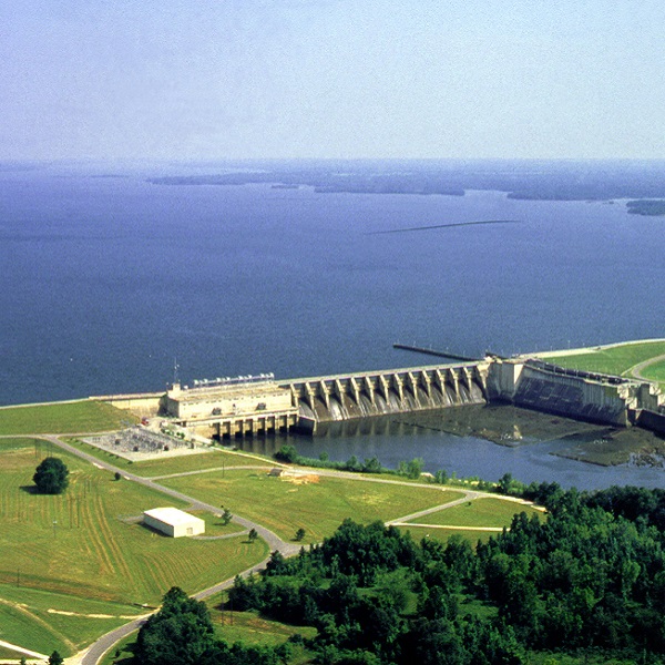 Eufaula sits on Lake Eufaula, which provides 640 miles of shoreline for water sports activities. 