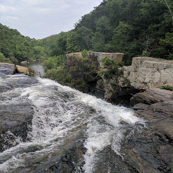 A trail leads visitors from the top of the falls downriver, giving them many views of High Falls. 