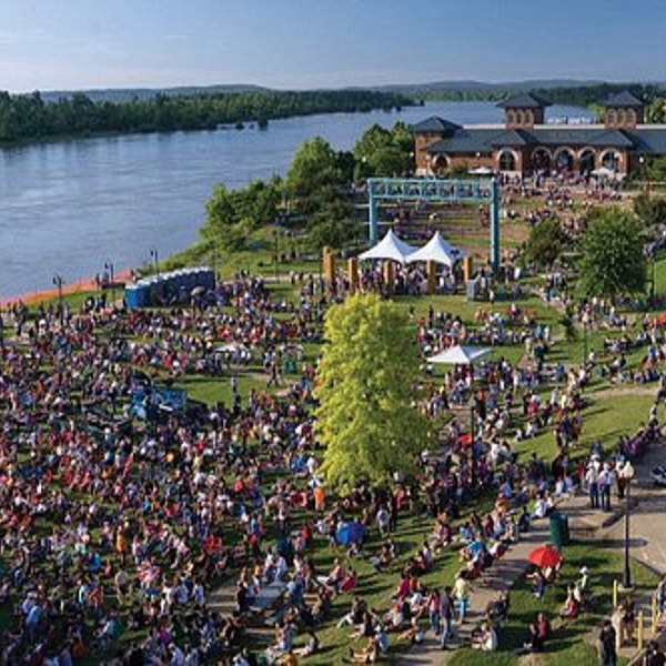 Families can picnic, hike, fish, and play sports at area parks’ expansive grounds, which also feature playgrounds, pavilions, and a disc golf course. 