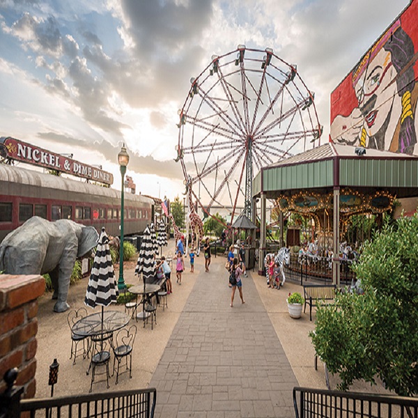 Central Mall offers a wide range of stores, restaurants, and entertainment options, including a movie theater, arcade, and children's play area, providing fun for the whole family. 