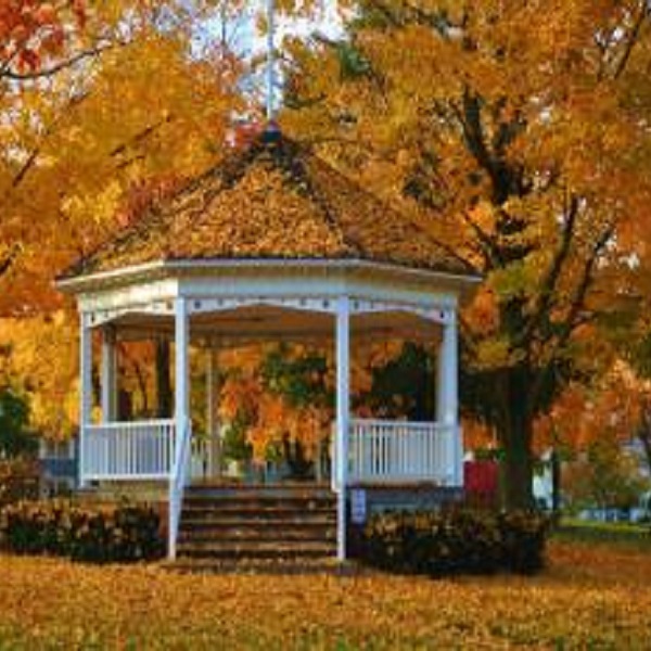 Vibrant fall foilage alone is a reason to spend time in Killingly. 