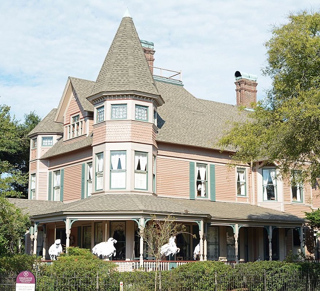 This enchanting Victorian seaport village was once a stomping ground for pirates, Gilded Age millionaires, bootleggers, shrimpers, and other colorful characters. This Victorian home is known as the Baxter House.