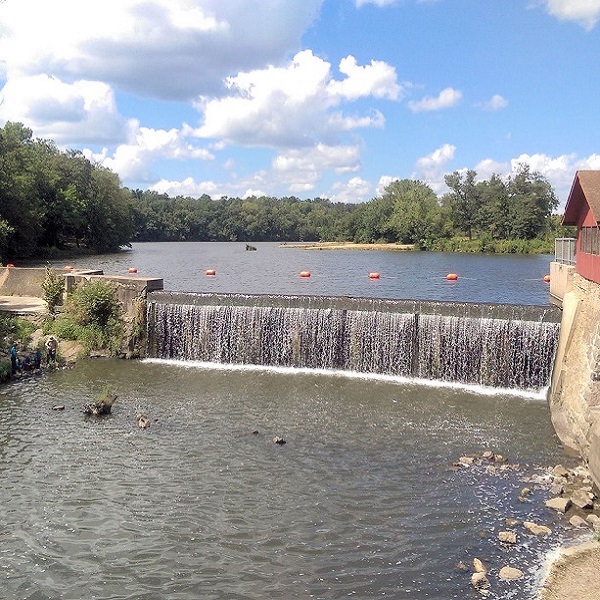 The dam at Fontana Park helps create the lake, where a large ice business was located in the early 1900’s. 