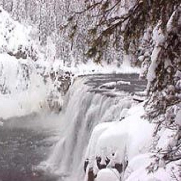 The falls can only be reached by snowmobile or skis in the winter. 