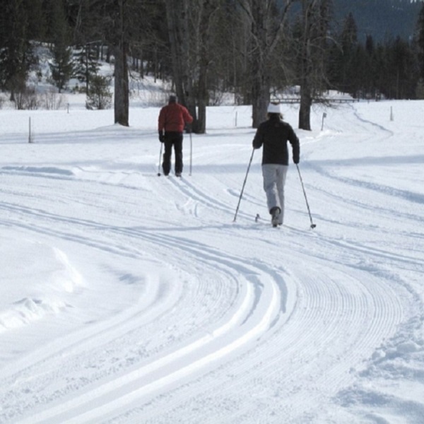 Priest Lake provides the perfect setting for an excellent Nordic skiing experience. 
