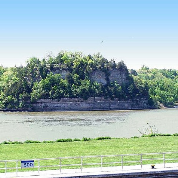Starved Rock State Park sits on a bluff above the Illinois River. 