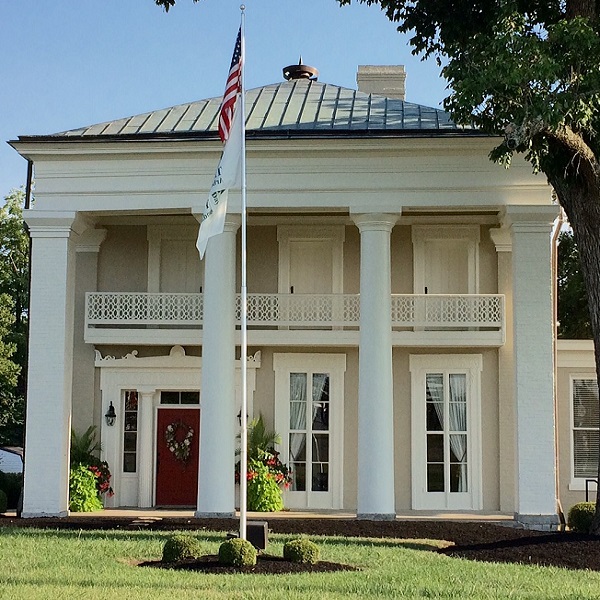 Visitors should stop at the Diamond Point Visitors Center to begin their adventure. 