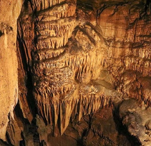 Extensive cave systems run beneath Barren County, including Diamond Cave.