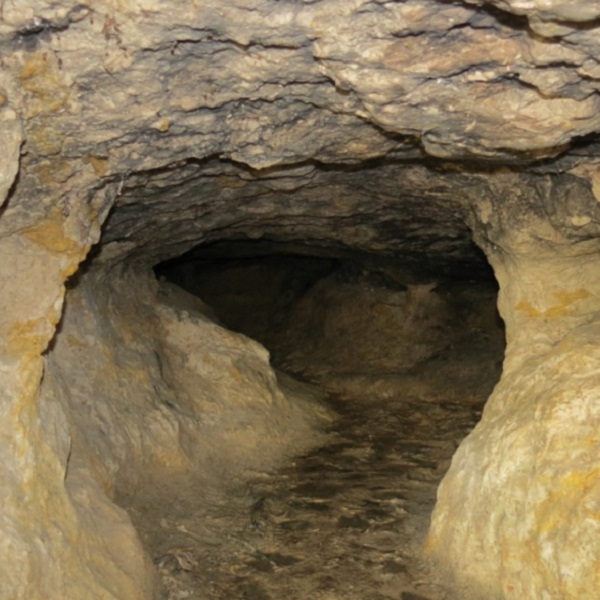 Wolf Rock Cave was first occupied as far back as 2500 BCE by the Archaic peoples. 