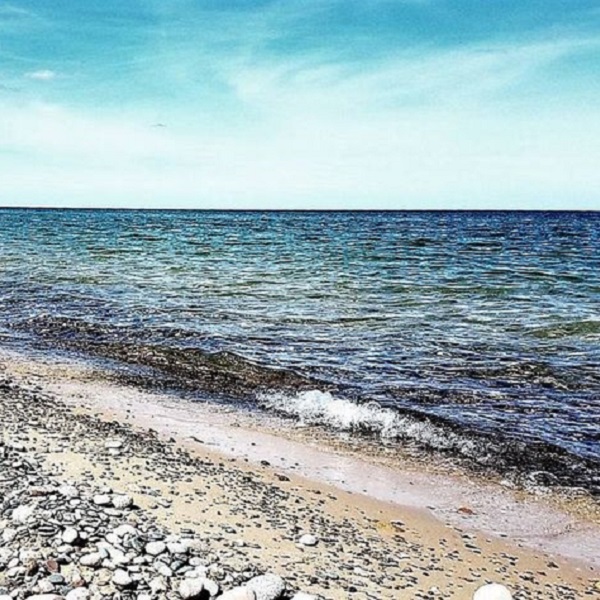 Lake Superior shoreline is a great place for rockhounds who want to hunt for agates.