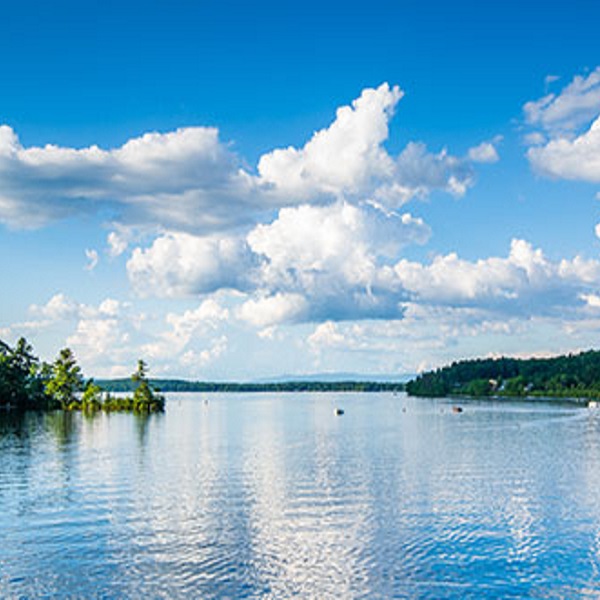  Eight cities and towns that border Lake Winnipesaukee and Wolfeboro is the oldest summer resort town in the United States.