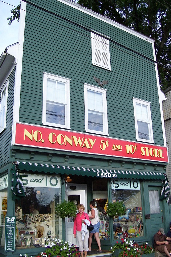 Mt. Washington Valley Chamber of Commerce and Visitors Bureau      - Display Image
