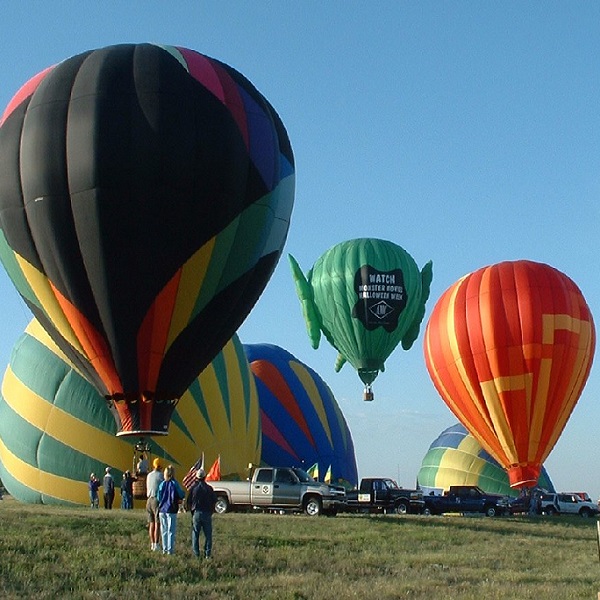 Raton is home to an International Ballooning Festival. 