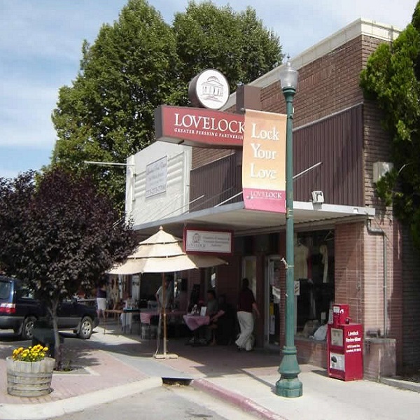 The town's economy has been based on farming, mining, and tourism. 