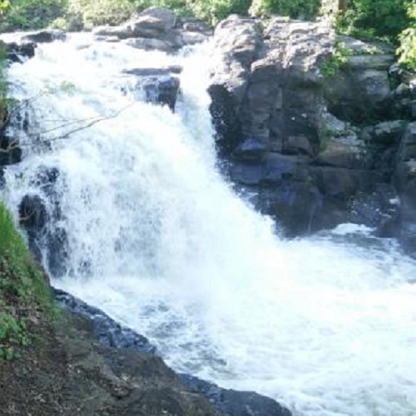 The Rockaway River drops over several waterfalls, including Boonton Falls. 