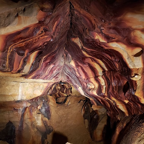The Ohio Caverns is known as “America’s most colorful caverns.” 