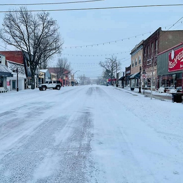 Snow is an uncommon sight in Downtown Jenks, turning it into a pretty four-season destination, at least for a short while.
