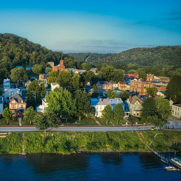 Brown County Chamber of Commerce & Visitors Center     - Webpage Image