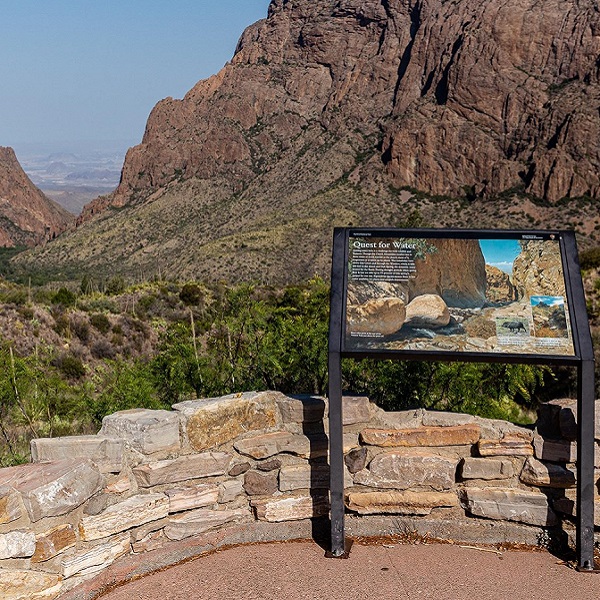 Panoramic desert vistas are the payoff for hikers on the Window Trail. 