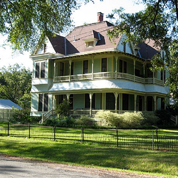The home Dr. Luckett built featured carved entry doors brought in from Houston. 