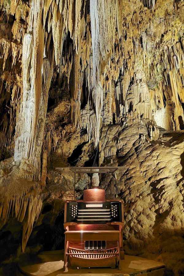 Luray Caverns     - Display Image