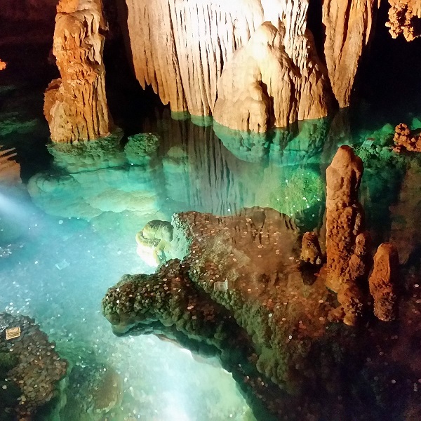 Luray Caverns     - Webpage Image